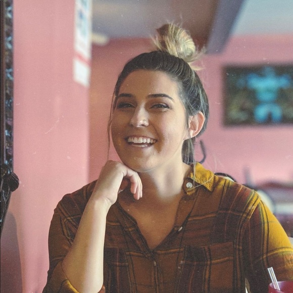 Meet your Posher, Arlene - Picture 1 of 1